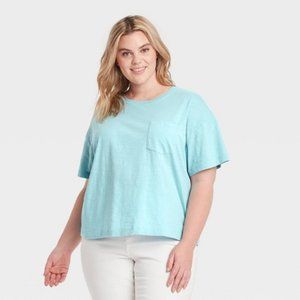Universal Threads Boxy Short Sleeve T-shirt with Pocket. Size Medium.